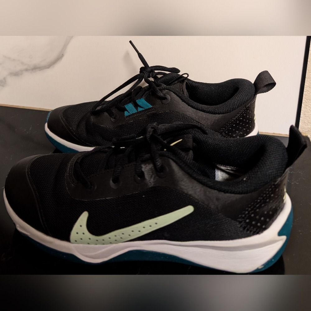 Nike Omni Multi Court Black Hardly Volt Sneakers Size 6Y MSRP $90 - Picture 5 of 11